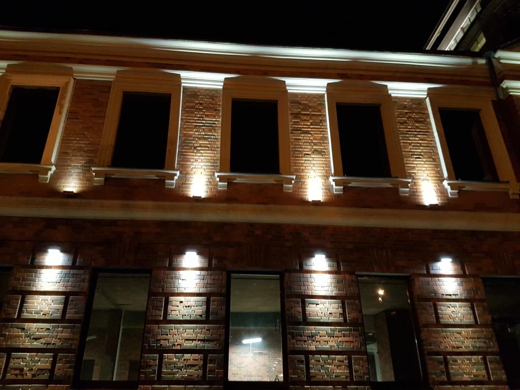 Архитектурная подсветка здания после реставрации на ул. Русаковская